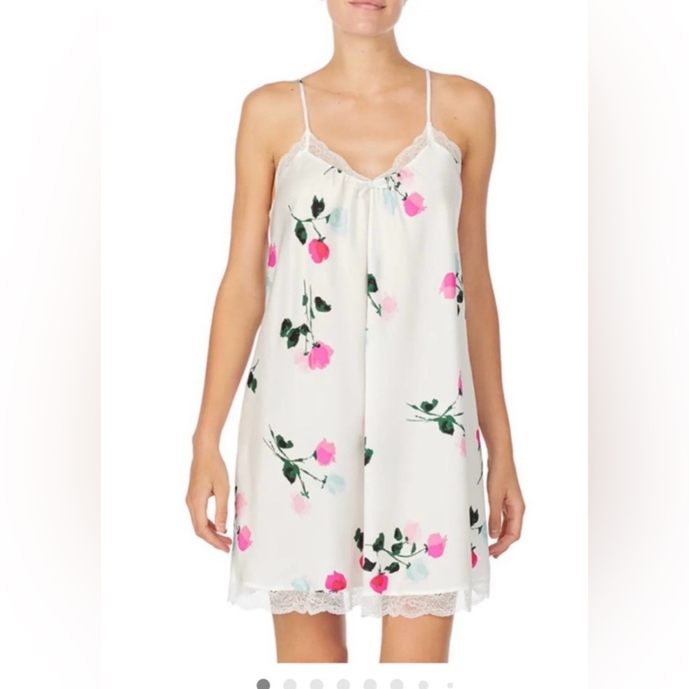 Kate Spade Intimates, White & Pink Floral Nightgown
Sz S
Very Good Condition